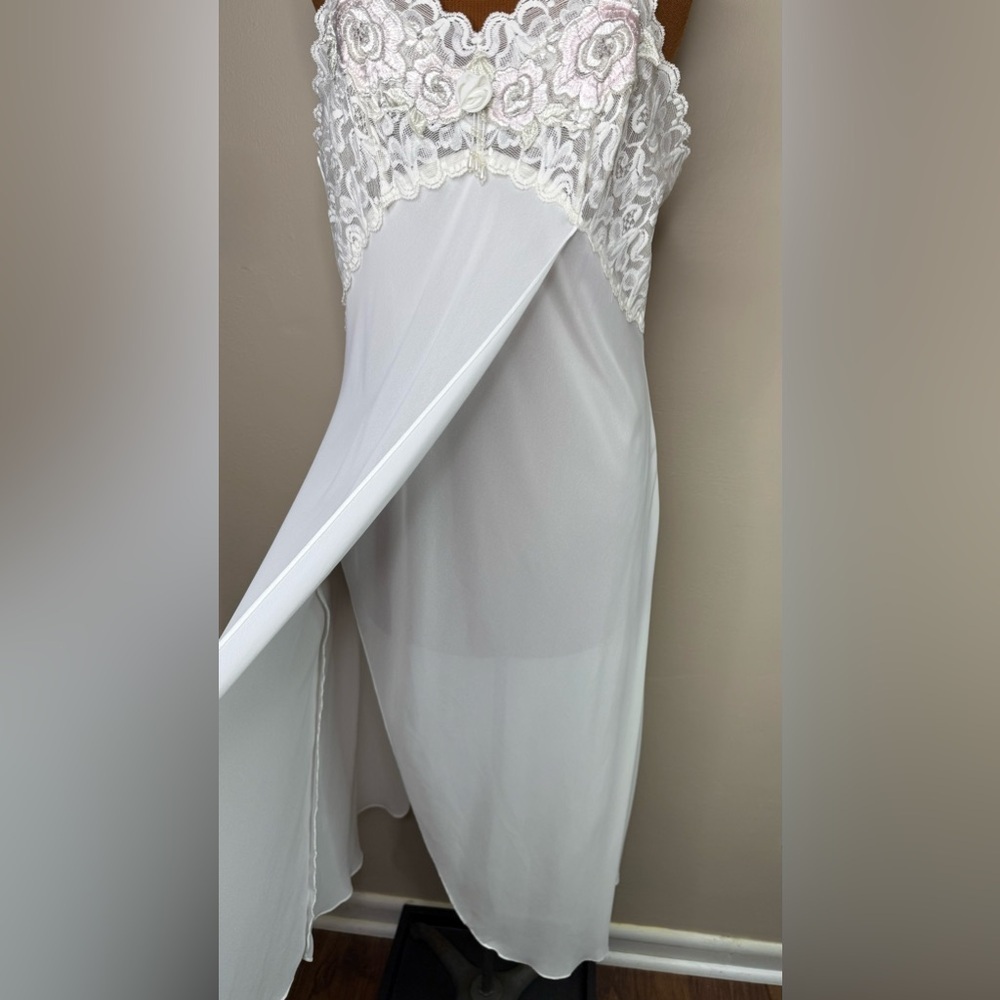 Alexandra Nicole Elegant White Sheer Nightgown Lace Pearl Detailing Size Large - Picture 4 of 10